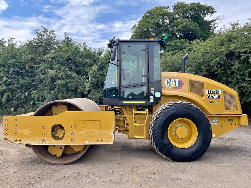 2022 CAT CS74 B Single Drum Roller