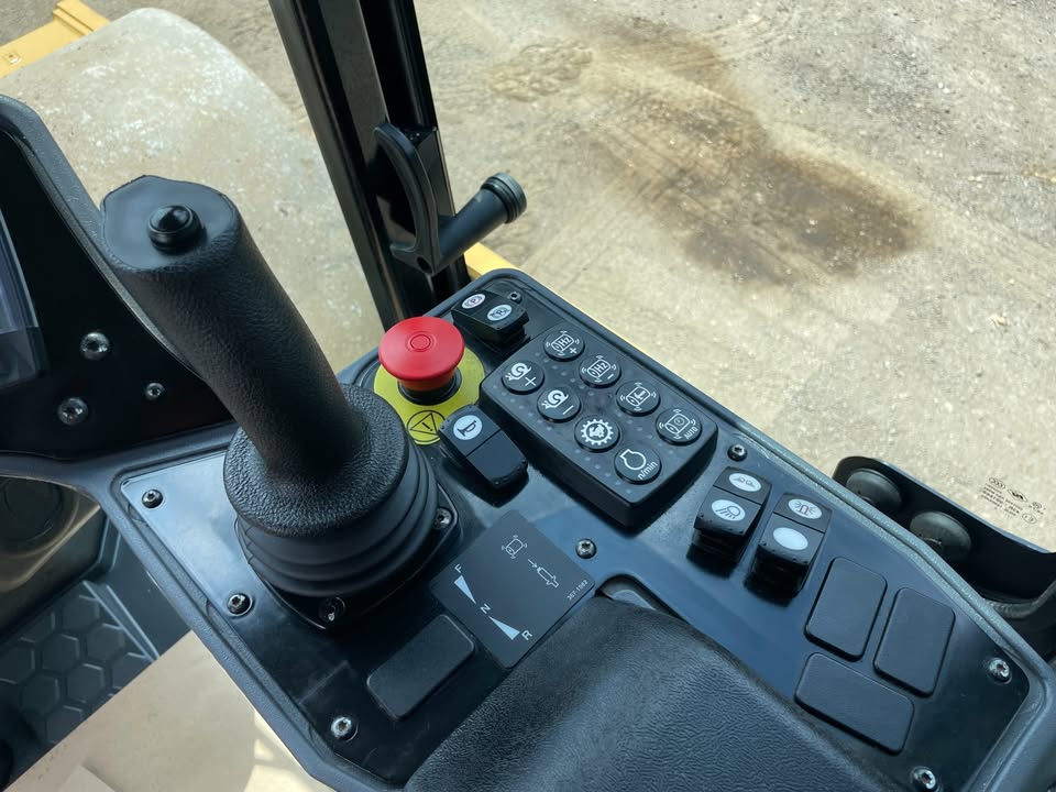 2022 CAT CS74 B Single Drum Roller