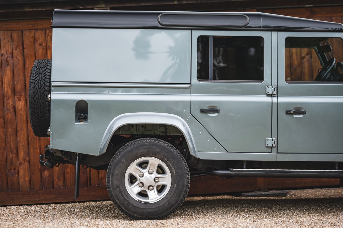 2016 Land Rover Defender 110XS 5 Seat Station Wagon