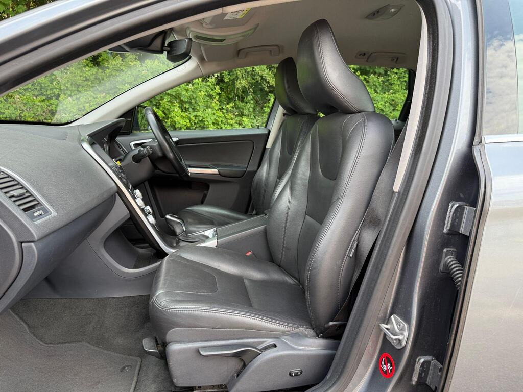 2015 Volvo XC602.4 D5 SE Lux Nav Auto AWD